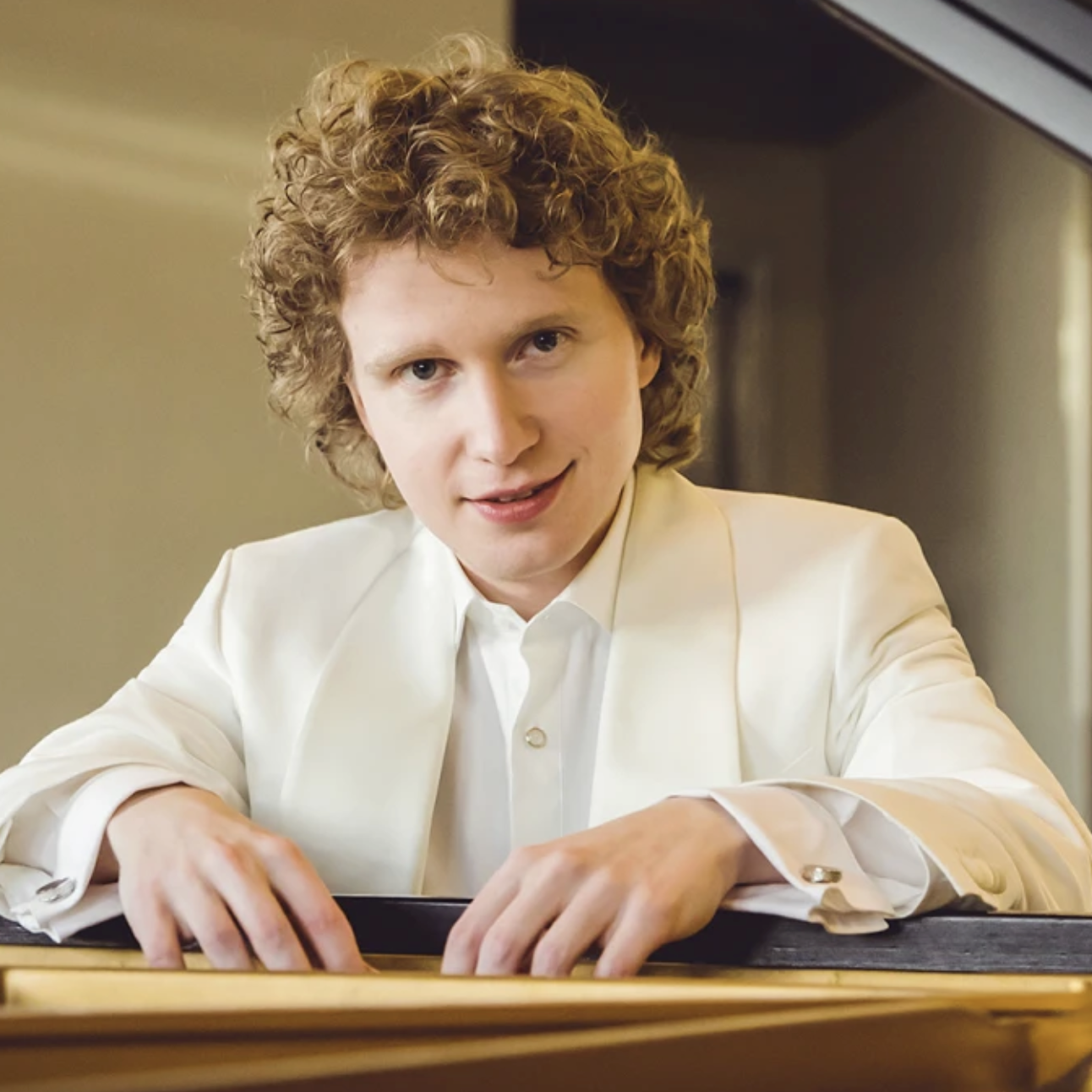 Nikolay Khozyainov