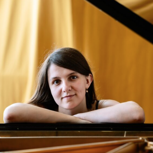Nadia Stadna, piano